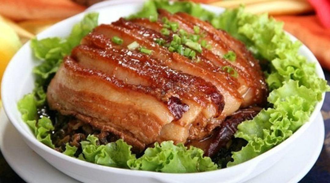 湖南行諾貝思燃?xì)庹羝l(fā)生器配套夾層鍋生產(chǎn)梅菜扣肉案例
